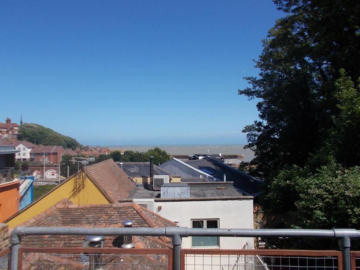 Folkestone Harbour View Apartment Exterior photo